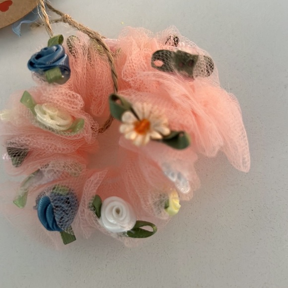 NWT Hair Scruncie Hand-made of mesh + miniature flowers in Aspen CO vintage - Picture 7 of 8